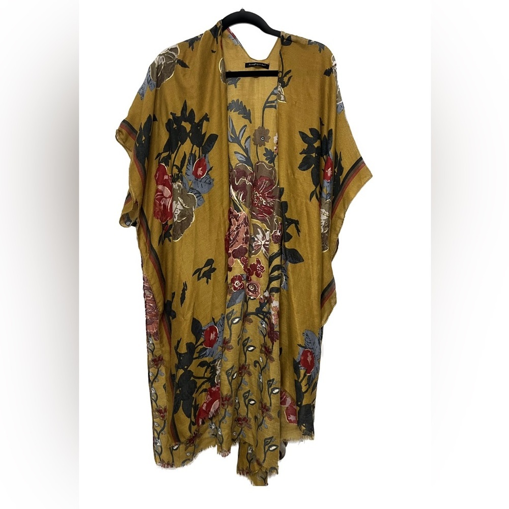 Do Everything In Love brand floral kimono or cardigan one size, gold embellish - Picture 1 of 4